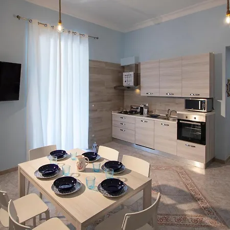 Raimo House Lungomare * كاستيلاّماري دي ستا